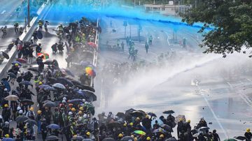 组图2：9.15反送中港警施暴 袭击记者抓捕议员