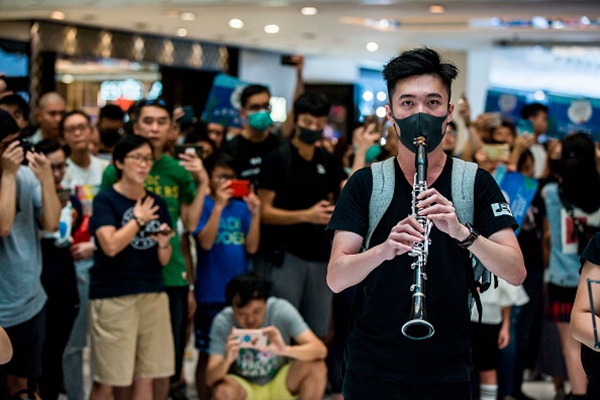 張林：香港人戴面罩抗議開創無名英雄時代