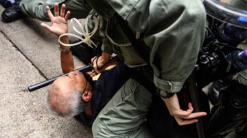 组图：9.29香港反极权游行 警察疯狂抓人