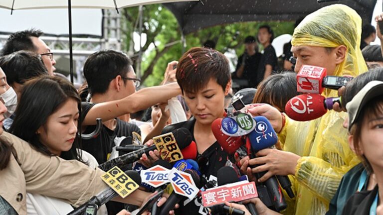 何韻詩遭統促黨潑漆恐嚇 蔡英文：依法嚴懲施暴者