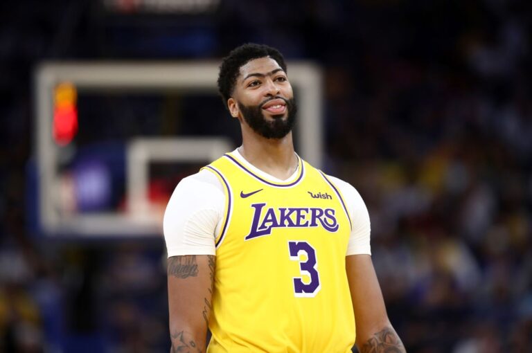 NBA熱身賽戴維斯22分、10籃板 率湖人大勝勇士
