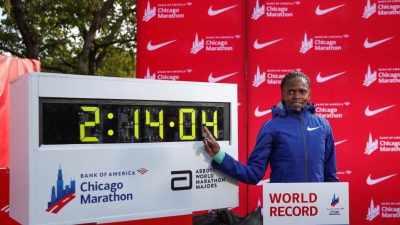 肯尼亚名将破尘封16年女子马拉松世界纪录