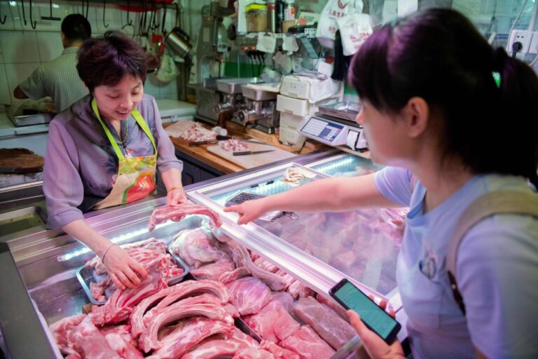 大陸豬瘟持續 10月上旬生豬價環比漲16.2%