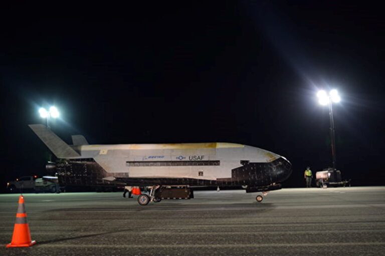連飛780天創紀錄 美軍太空飛機X-37B返航