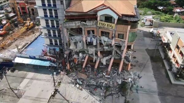 1个月内第3次地震菲律宾传有饭店坍塌10人受困 棉兰老岛 民答那峨 新唐人中文电视台在线