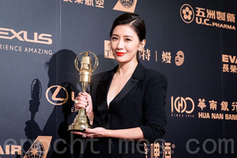賈靜雯奪得金鐘視后 修杰楷在家帶女兒們加油