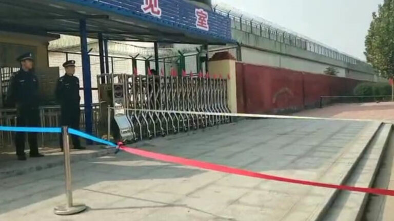 李文足探監丈夫王全璋 臉黑體胖疑遭增肥