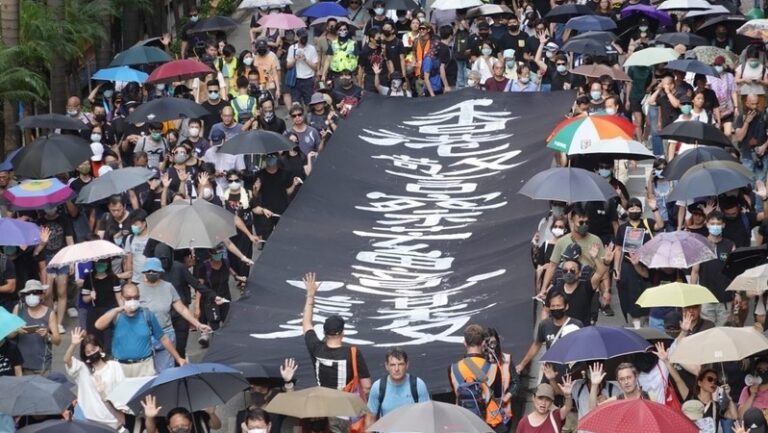 【直播回放】港府頒佈《禁蒙面法》 10.5港人不畏强權再聚集