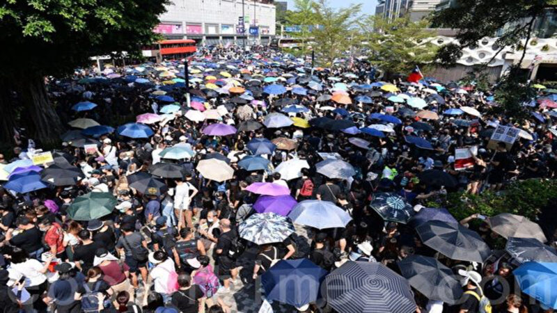 10.20九龙游行 重庆大厦南亚人派水支持港人