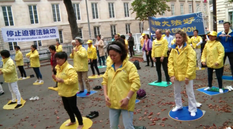 十一國殤日 法國法輪功國會前呼籲：解體中共 結束迫害
