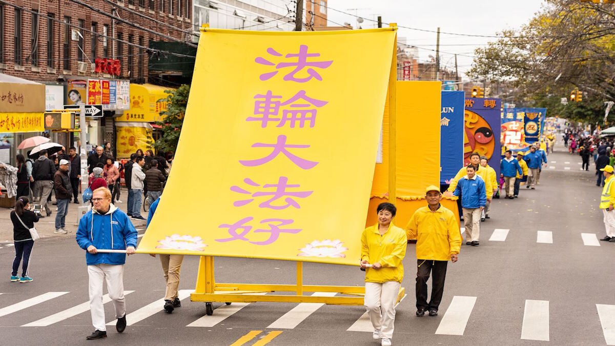 【禁闻】法轮功纽约游行 500华人三退