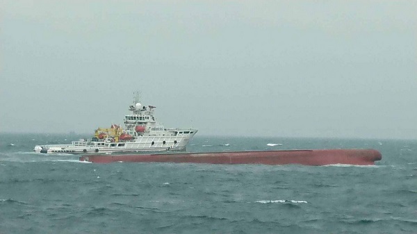 陆2艘抽砂船翻覆12人失踪 中港台齐救援