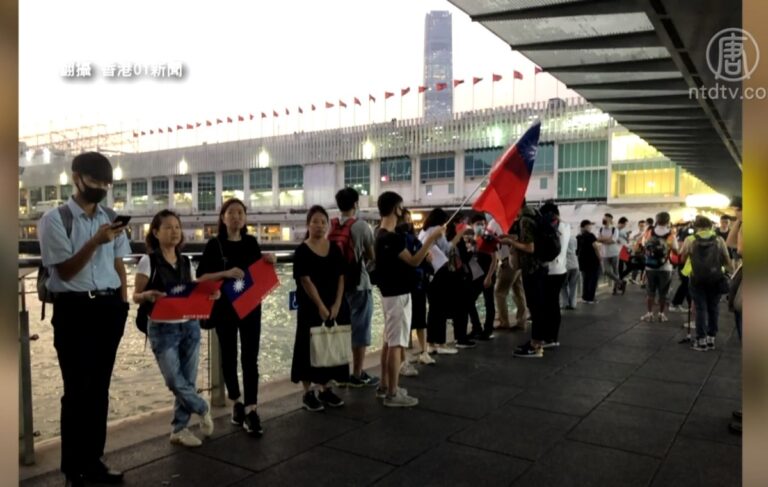 盼今日台灣明日香港 青天白日旗飄揚香港街頭
