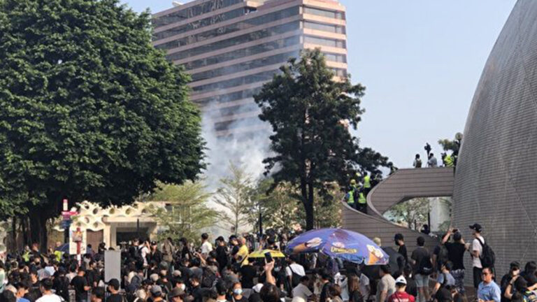 香港民眾及醫護人員集會 要求嚴懲警察暴力