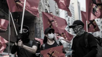 央视播香港少女参加示威遭性侵 破绽百出遭狂轰