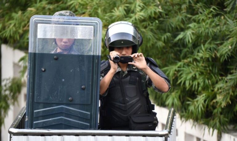 共軍扮港警？駐港部隊營區「鎮暴警」影片曝光