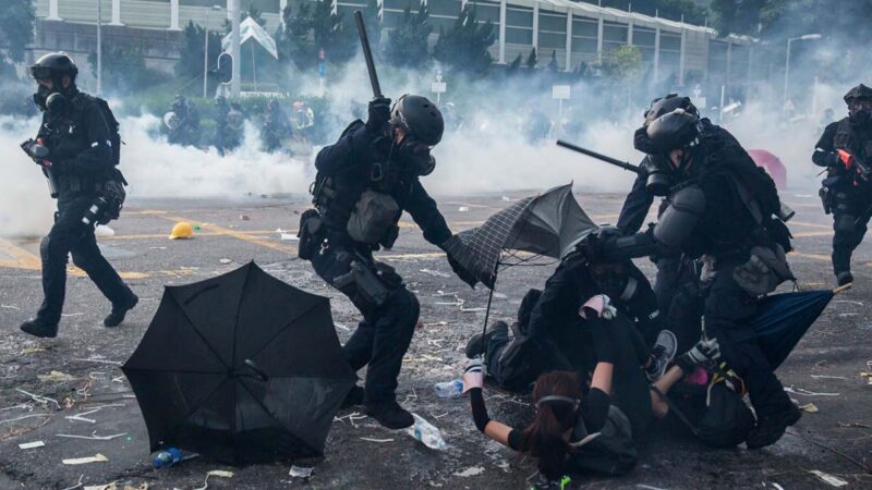【黑色十一】數十萬港人示威 多地開真槍數十人受傷
