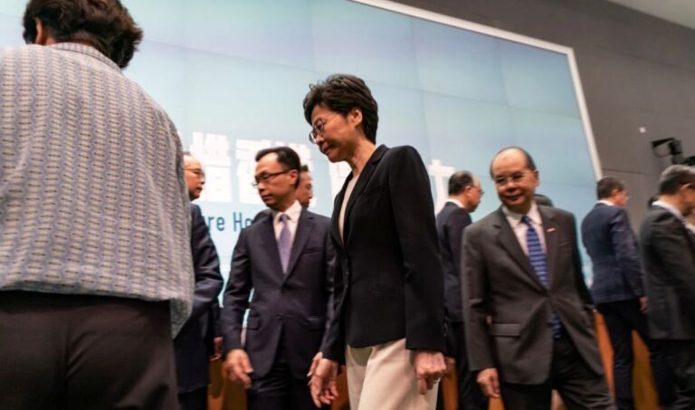 消息：港府內部曾考慮特赦示威者 林鄭不同意