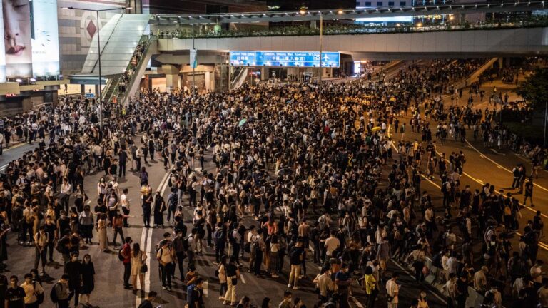 敢問路在何方 路在腳下—— 10.4強推惡法憤筆