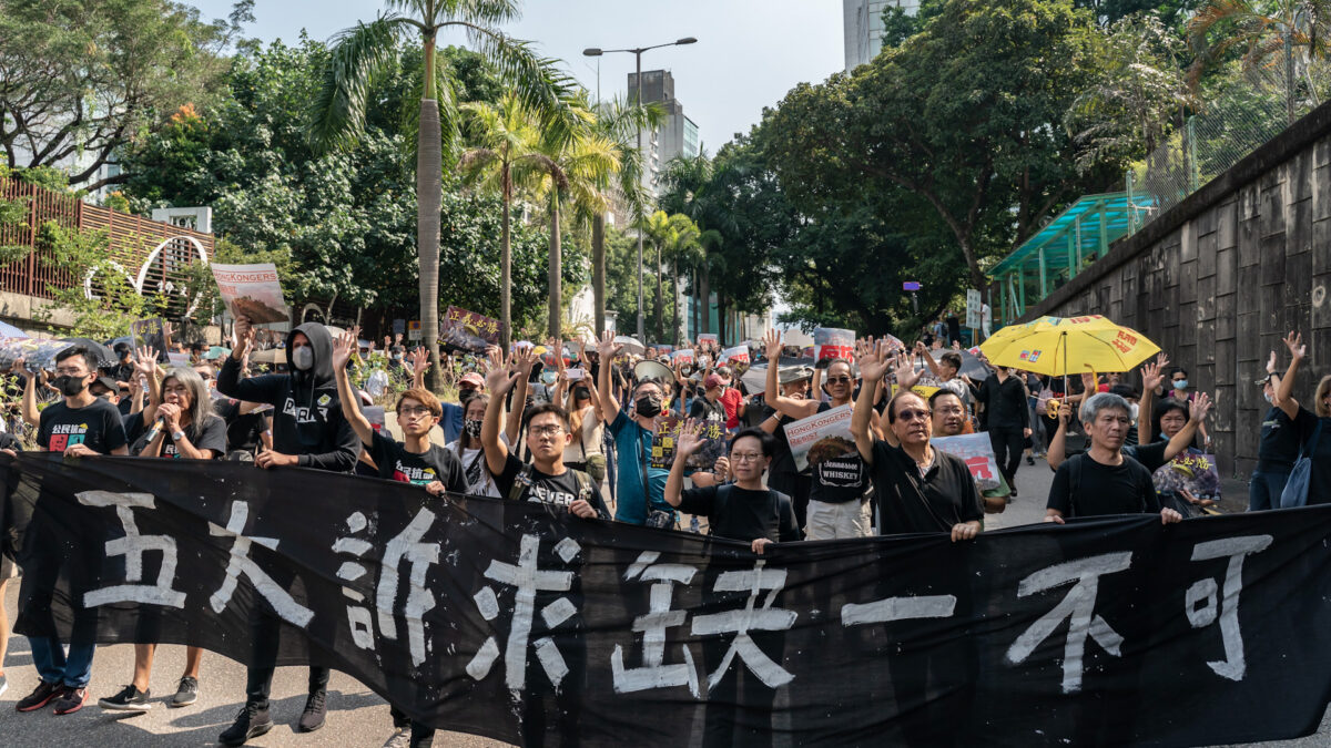 【禁闻】35万港人大游行 港警水炮车射清真寺