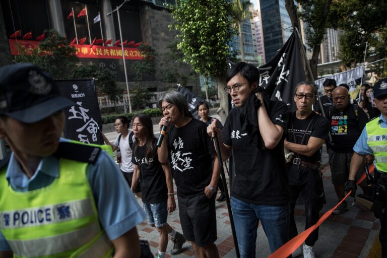 「沒有國慶、只有國殤」遊行在即 港警全城戒備