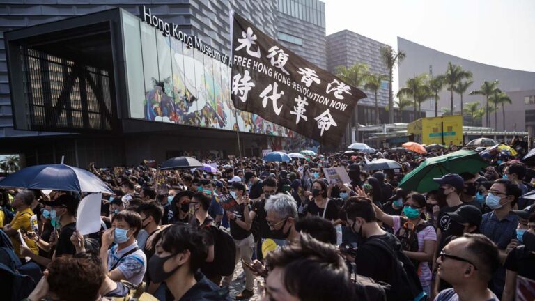 中共智囊:可用外匯僅幾千億 對港動武有災難性影響