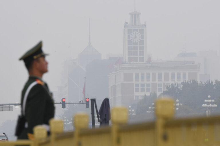 中共十一炫肌肉 媒體人:外強中乾內外交困