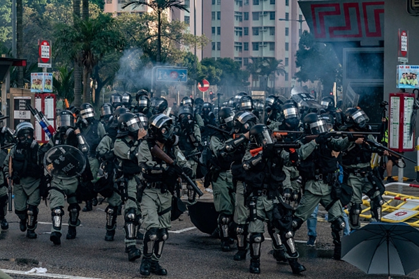 美权威机构：中共派人冒充港警 性侵灭口示威者