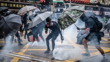 【禁闻】港警不是港人 伪装示威者栽赃滥捕频传