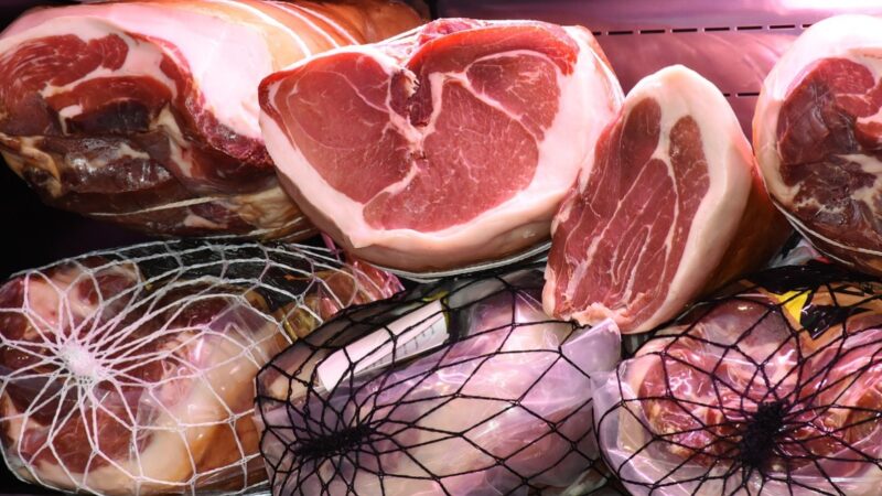 陆猪肉价飞涨进口激增 上海餐厅菜单惊现人造肉