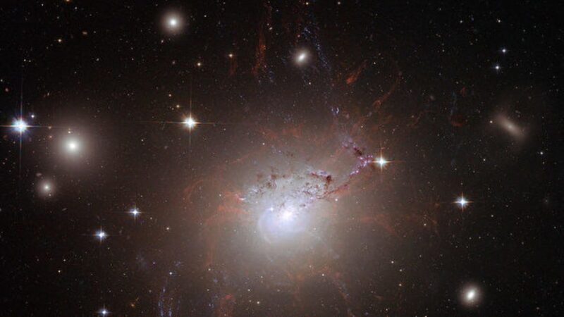 数千年轻球状星团惊现英仙座星系团