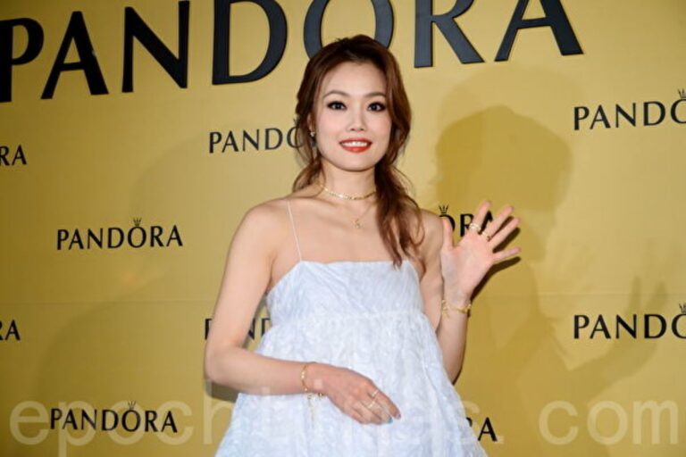 晒頭髮遮眼加口罩生活照 容祖兒疑遭大陸封殺