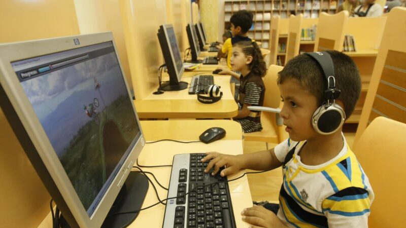 研究：学龄前儿童接触屏幕时间应最小化