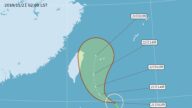 台风凤凰往东偏移 海警未排除但概率降低