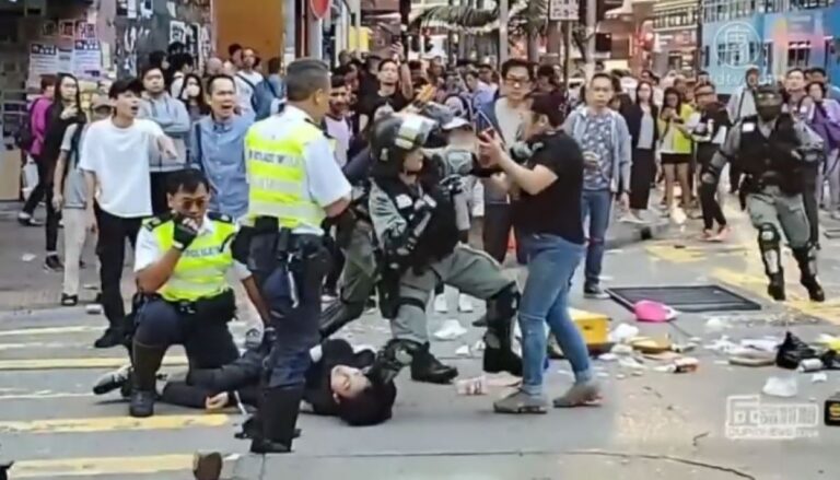 港警開真槍傷人 民情激憤 全港三罷