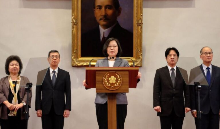 蔡英文正式宣布 與賴清德搭檔競選下任總統副總統