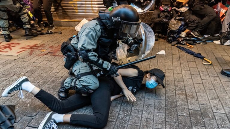 港媒：少女被無故拉入警署遭4警輪姦致孕