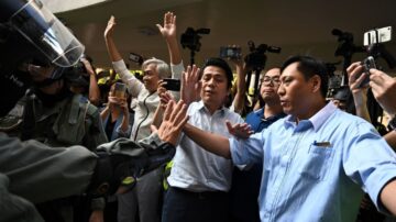【直播回放】11.10港人多区抗争 警方出动水炮车清场