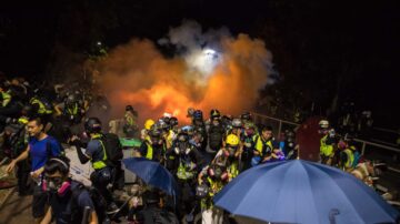 港警進攻中大4度違反停戰協議 校長受騙中催淚彈