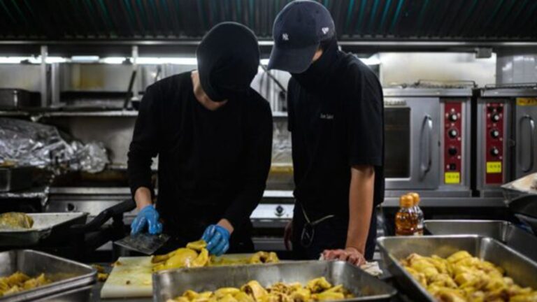 香港理大廚師：煮飯就是抗爭 會守到最後一秒