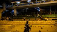 香港理大千人被捕百人留守 部分人声东击西成功突围