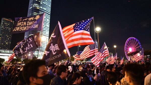 香港法案簽署黑警難逃 10萬人集會感謝川普