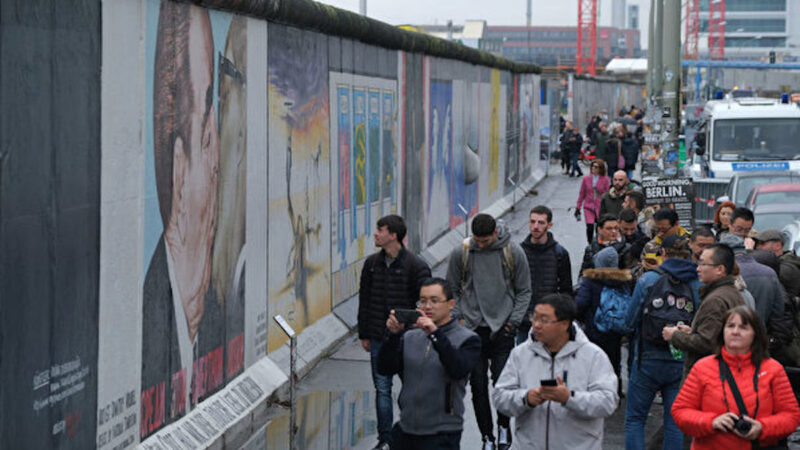 程晓容：柏林墙写历史启示 中共红墙众人推