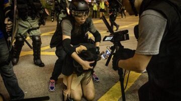 遭多名港警轮奸堕胎 16岁少女再控警队抹黑