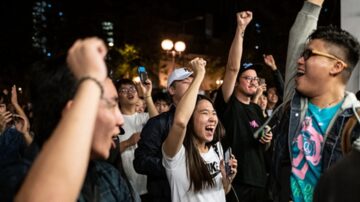 香港区选变天 大陆网友震惊：脸都打肿了