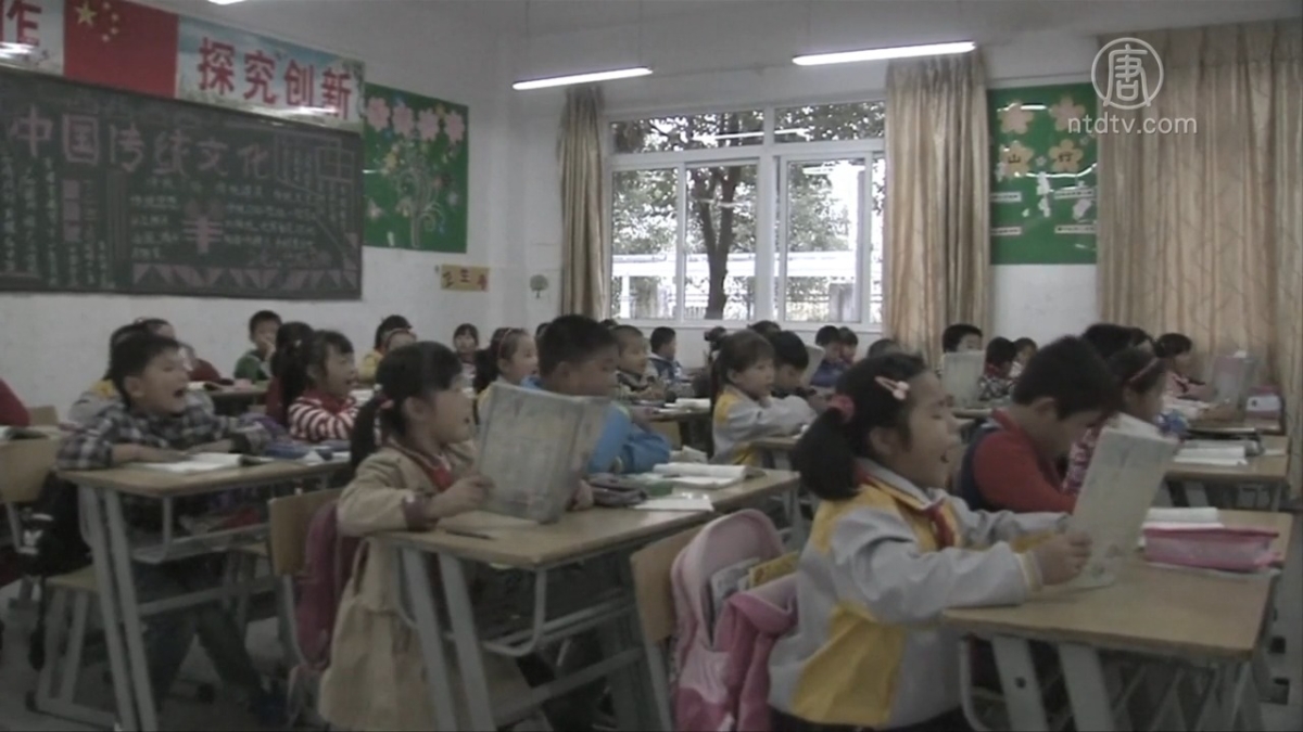 【禁闻】中共强制国际小学学生戴红领巾 家长抵制