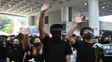 港警「慶祝」大學生墮亡？出言挑釁影片曝光