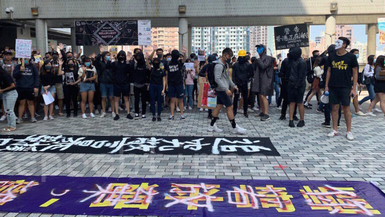 【禁聞】港科大生墜樓危殆 目擊者指警阻救援
