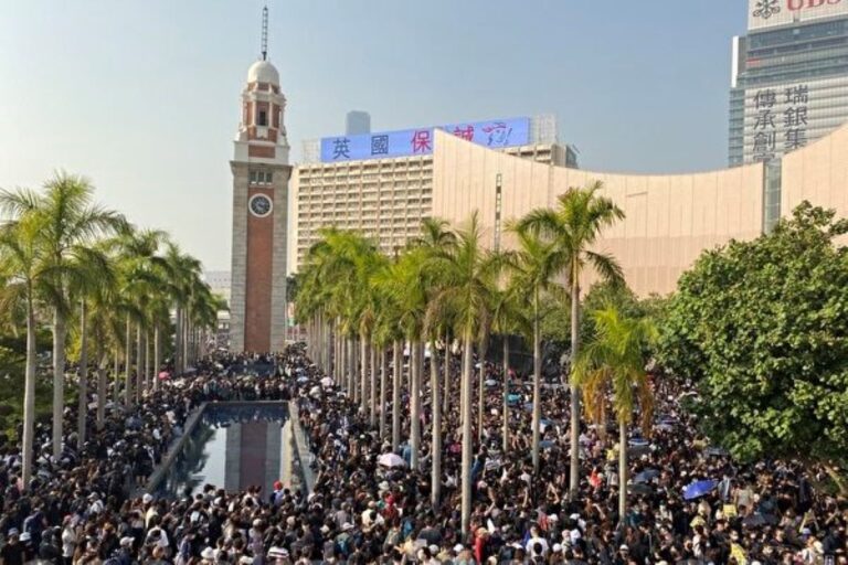 七旬港人感謝大紀元 讓全世界看到中共醜陋(視頻)