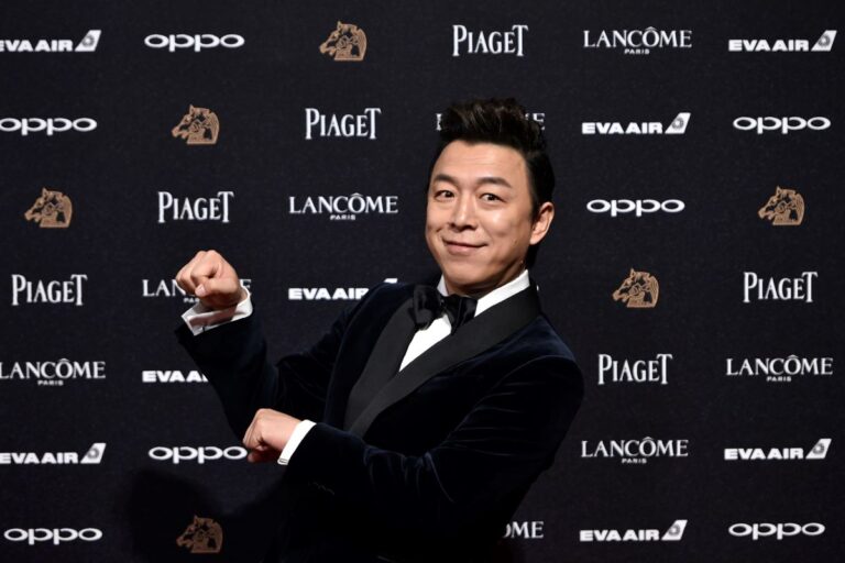 黃渤晒攤煎餅果子視頻 被讚「五棲藝人」